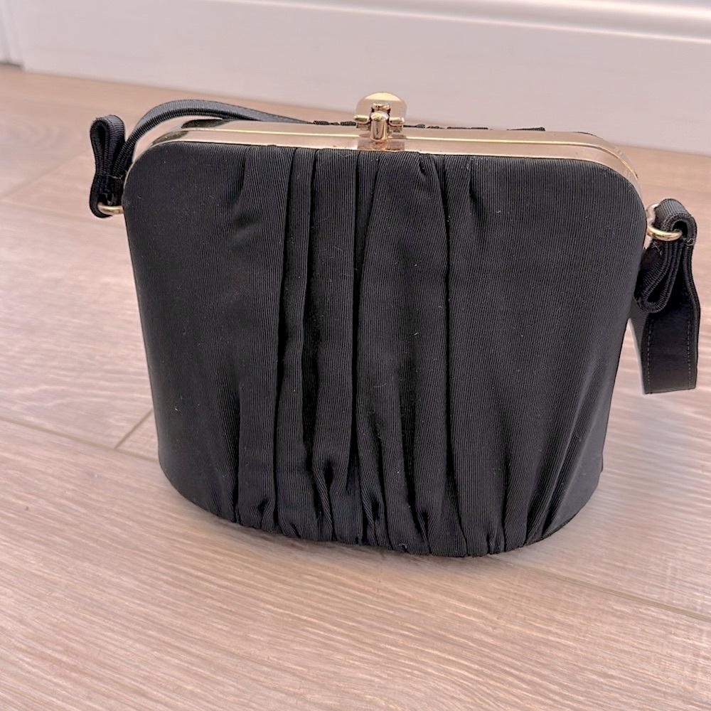 Excellent condition black vintage 40s purse